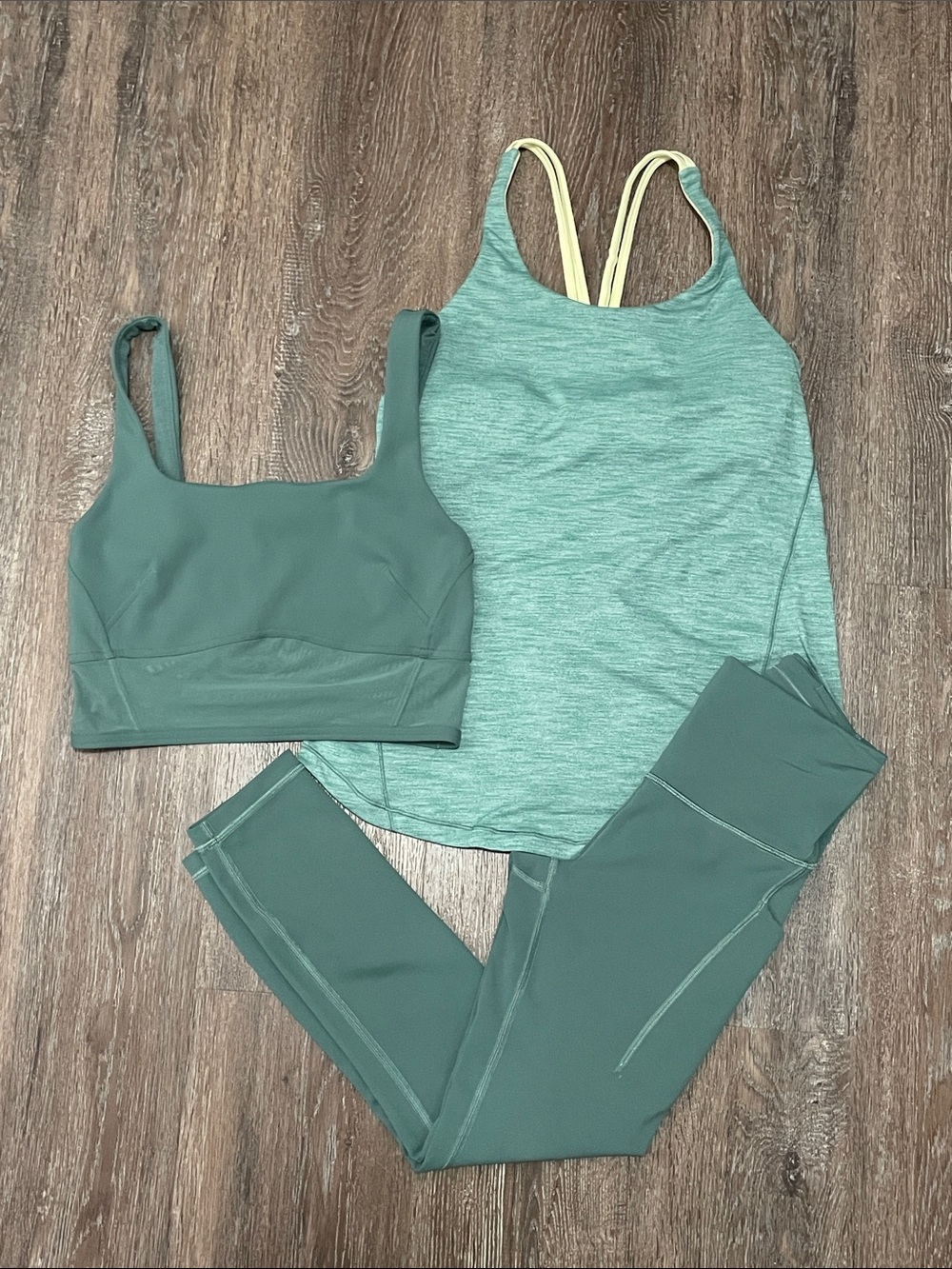 EUC Lululemon Matching Workout Bundle . Size Tops 6/Bottom 4